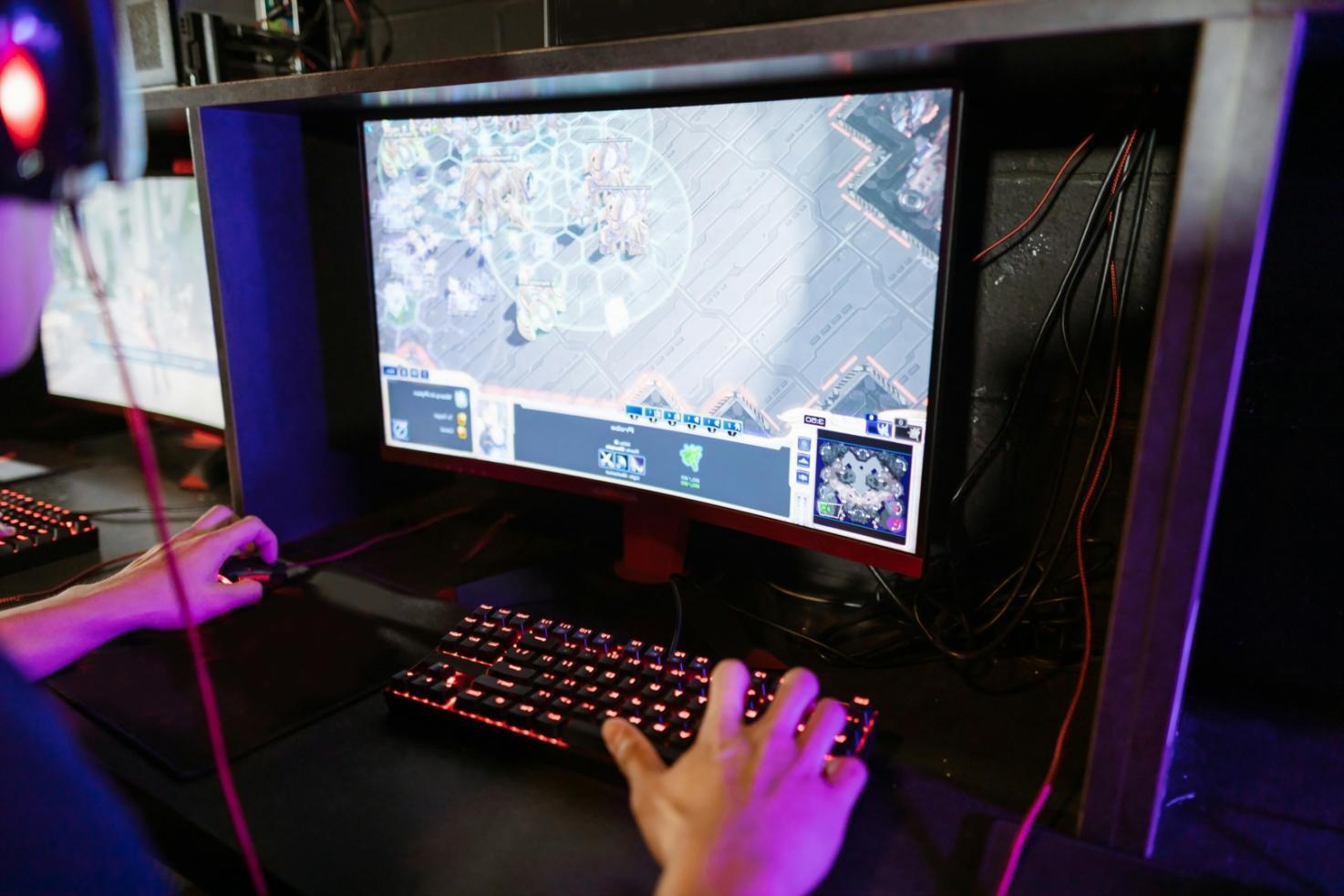 Professional esports training environment with multiple gaming setups