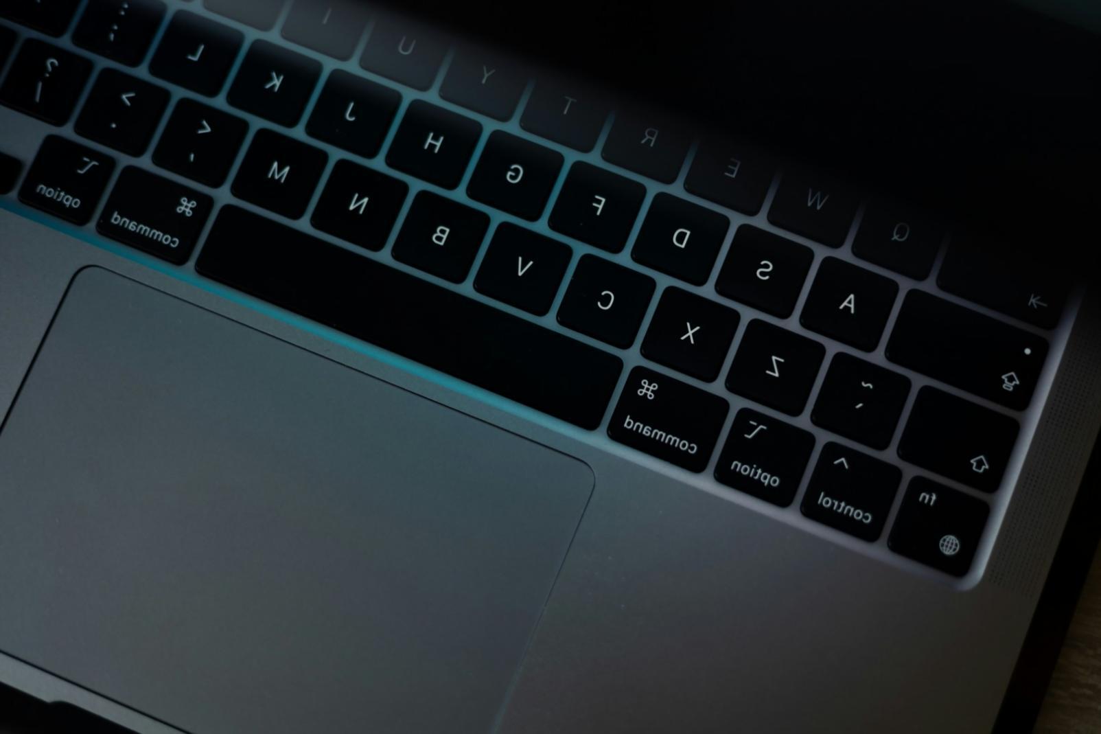 Competitive gaming setup demonstrating adaptive learning environment